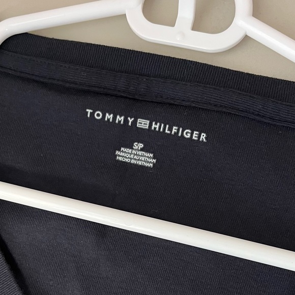 Tommy Hilfiger Womens V-Neck Solid Color Logo T-Shirt - Picture 5 of 5